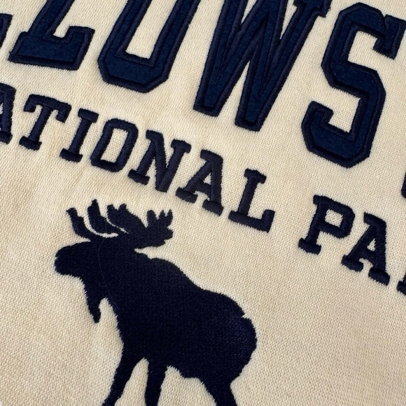 Yellowstone National Park Yellow Sweatshirt size large - Picture 3 of 8